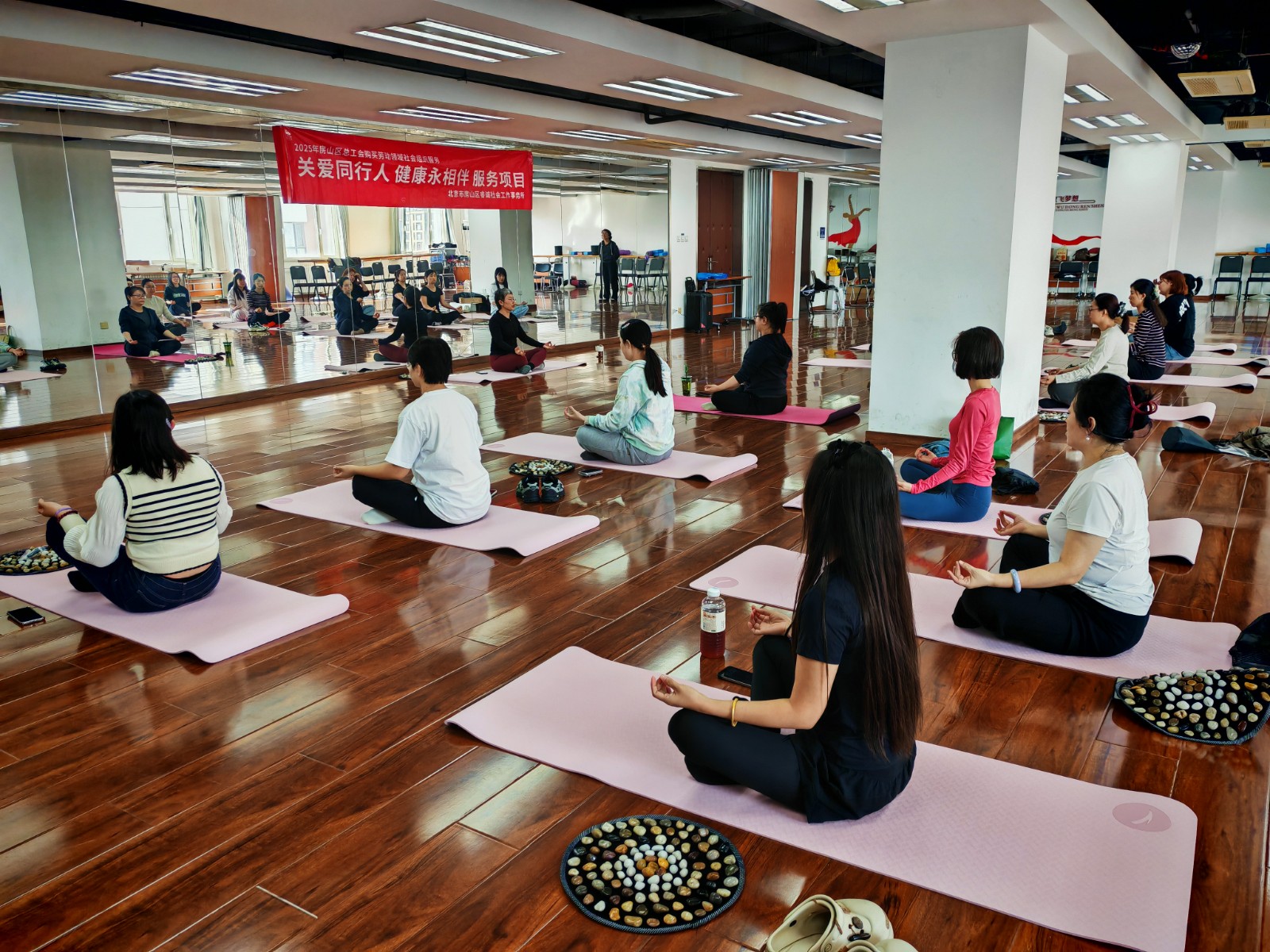 房山睿诚社工事务所组织西潞街道总工会好邻...